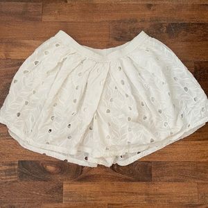 House of Harlow white eyelet skirt size M